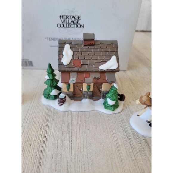 Dept 56 58395 Tending The New Calves village accessory xmas - Picture 3 of 11